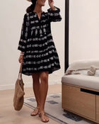 Robe courte élégante à imprimé tendance