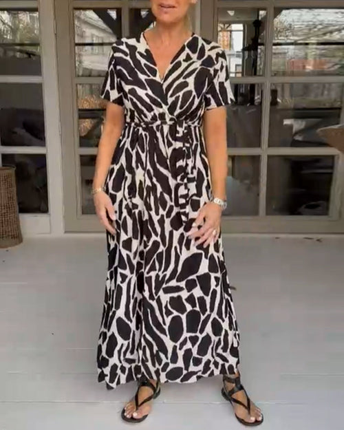 Robe à manches courtes avec col en V