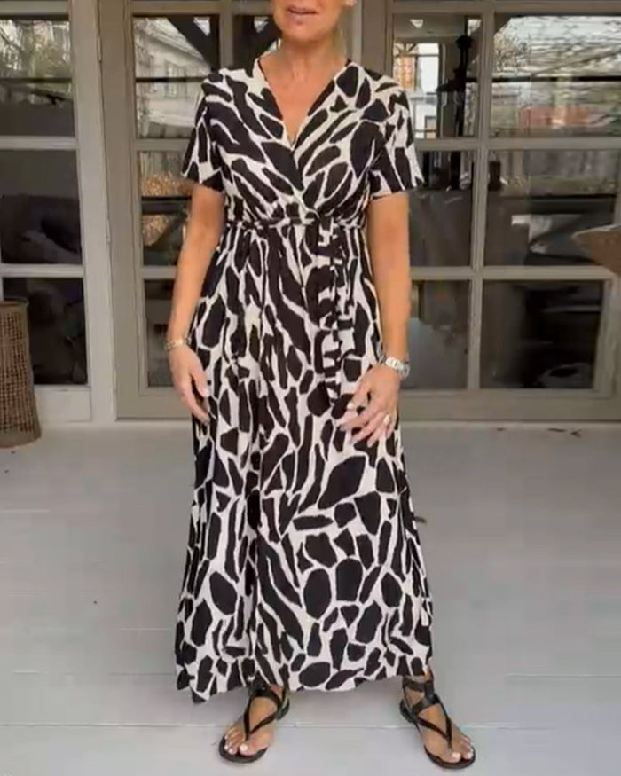 Robe à manches courtes avec col en V