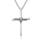 Collier avec croix en forme de clou