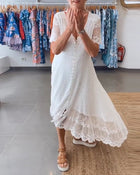 Robe fluide boutonnée en V profond