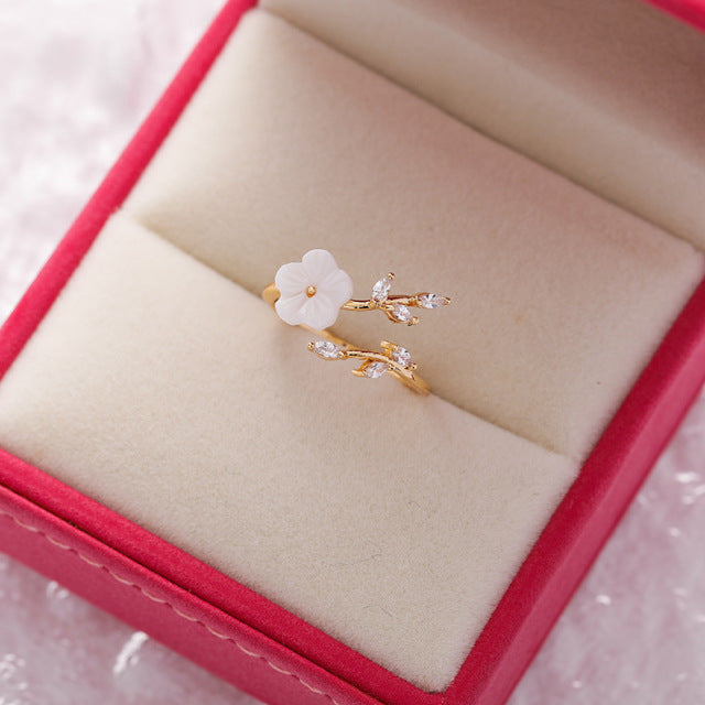 Bague ajustable avec fleur sauvage et zirconia en or