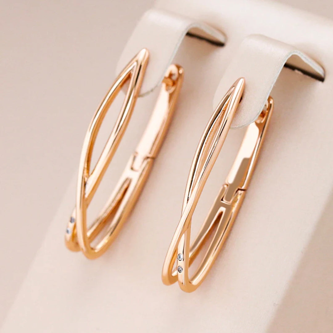 Boucles d'oreilles élégantes plaquées or avec croix