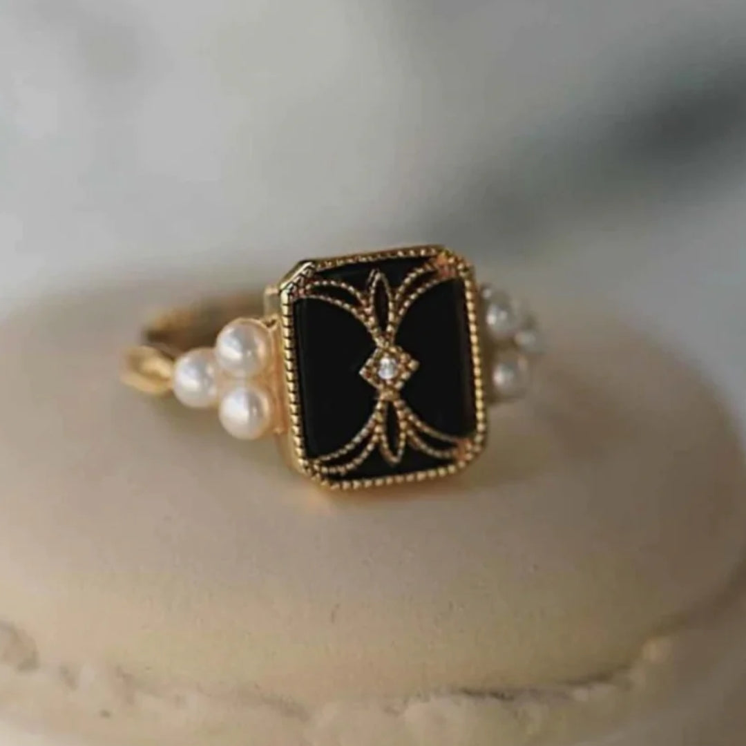 Bague Dorée en Perle Noire Vintage