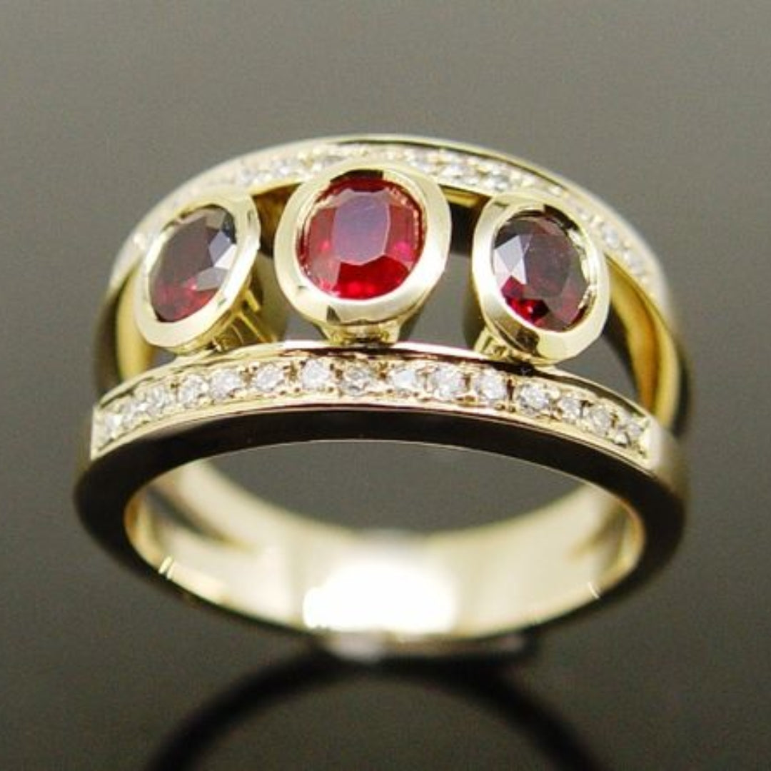 Bague vintage en or avec zircon rouge