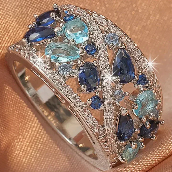 Bague vintage avec zircon bleu