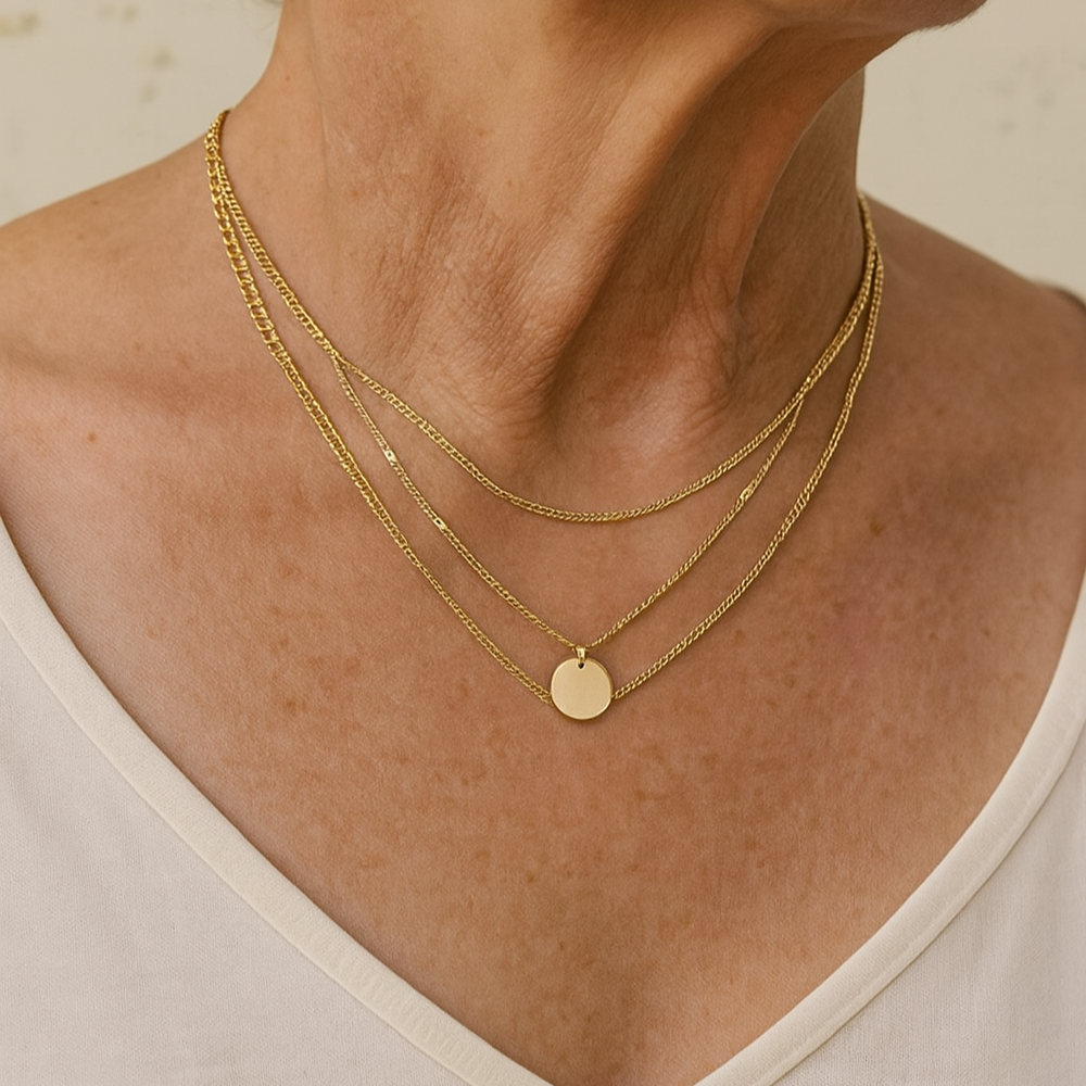 Collier avec un plaquage en or et en argent