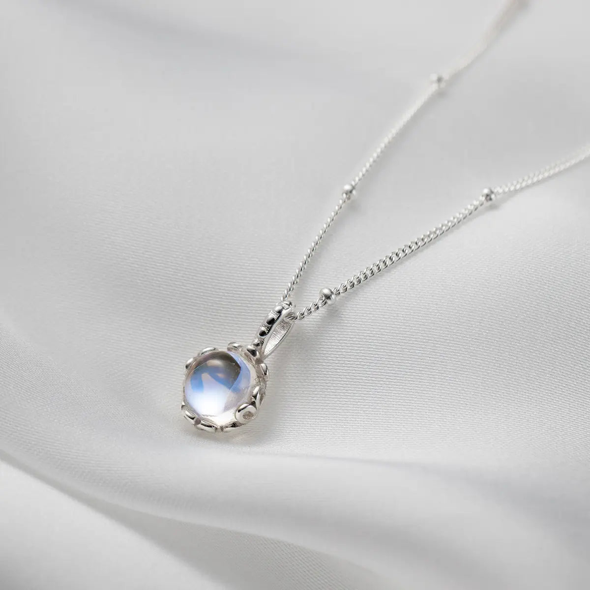 Collier avec pierre de lune pleine