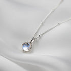 Collier avec pierre de lune pleine