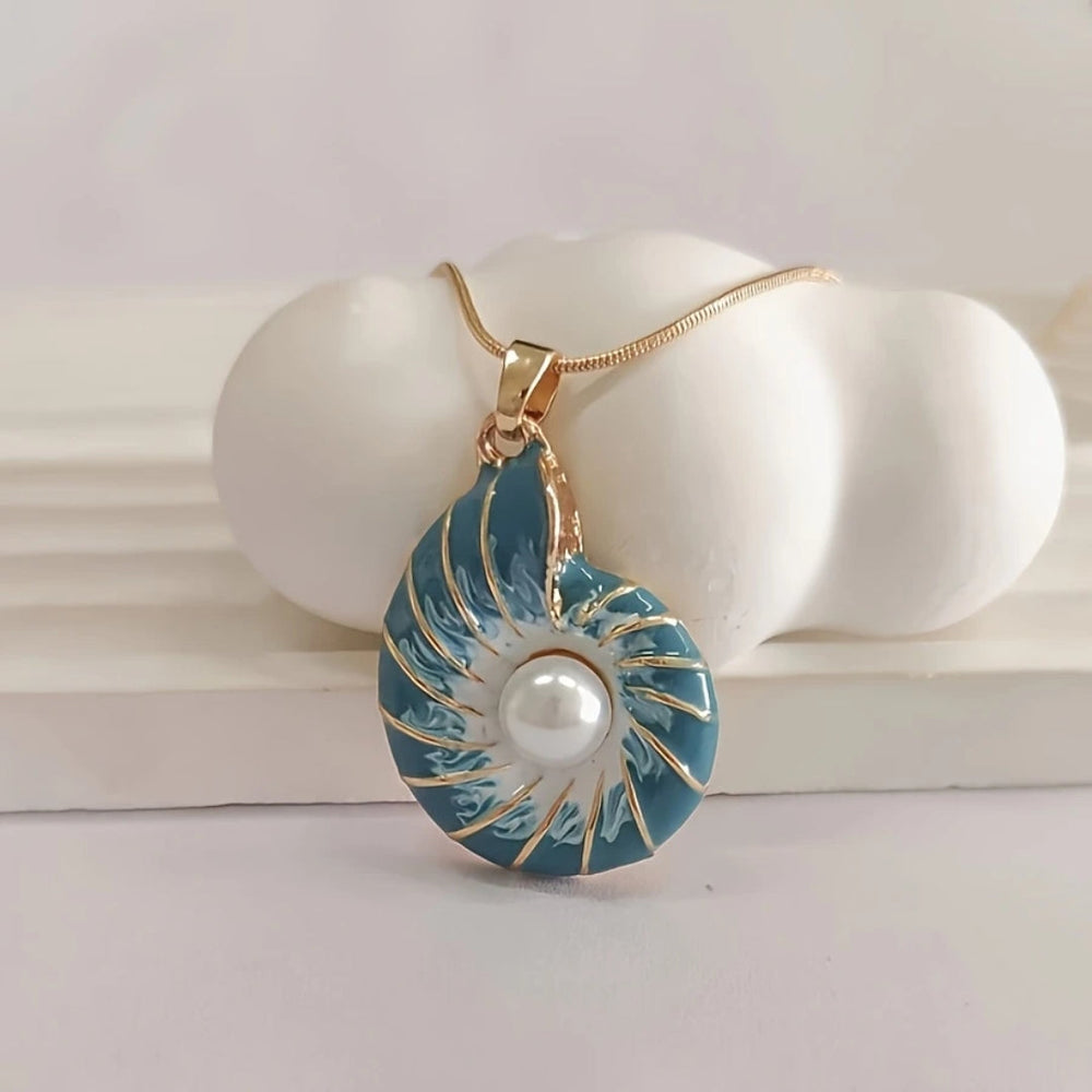 Collier en Coquillage Bleu avec Perle