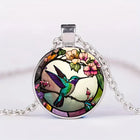 Collier avec Pendentif en Forme de Colibri avec Dôme en Verre