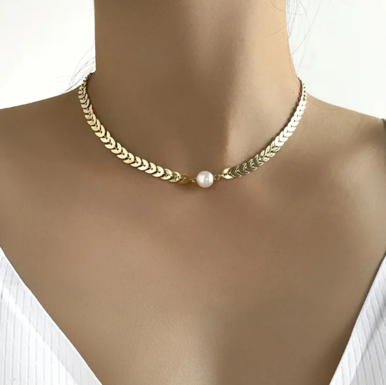 Collier de perles avec chaîne pour clavicule