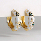 Boucles d'oreilles vintage avec émail blanc et anneau