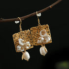Boucles d'oreilles avec perles et fleurs blanches