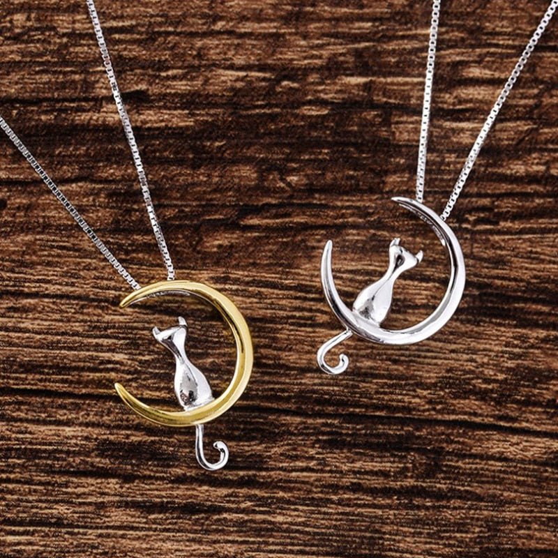 Collier élégant avec lune croissante et chat