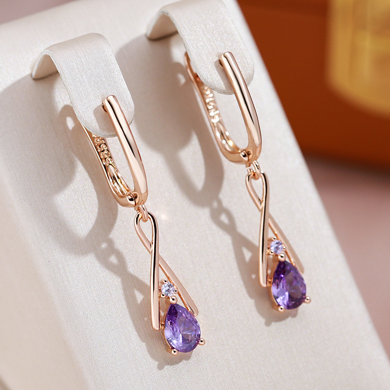 Boucles d'oreilles pendantes avec zircon violet en or