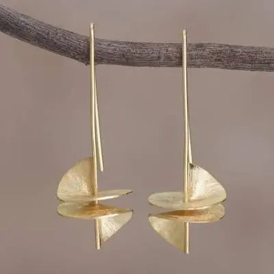 Boucles d'oreilles élégantes avec des écailles dorées