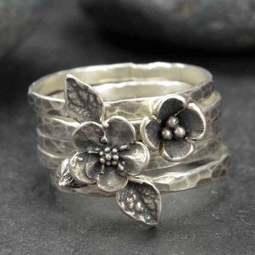 Bague vintage avec couches et fleur en argent
