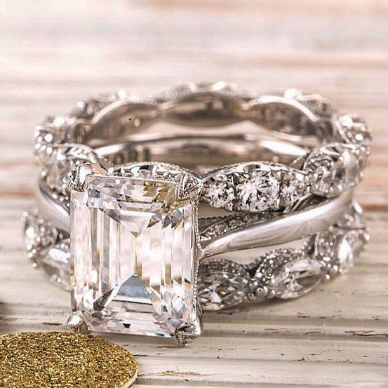 Bague vintage en argent avec des couches brillantes