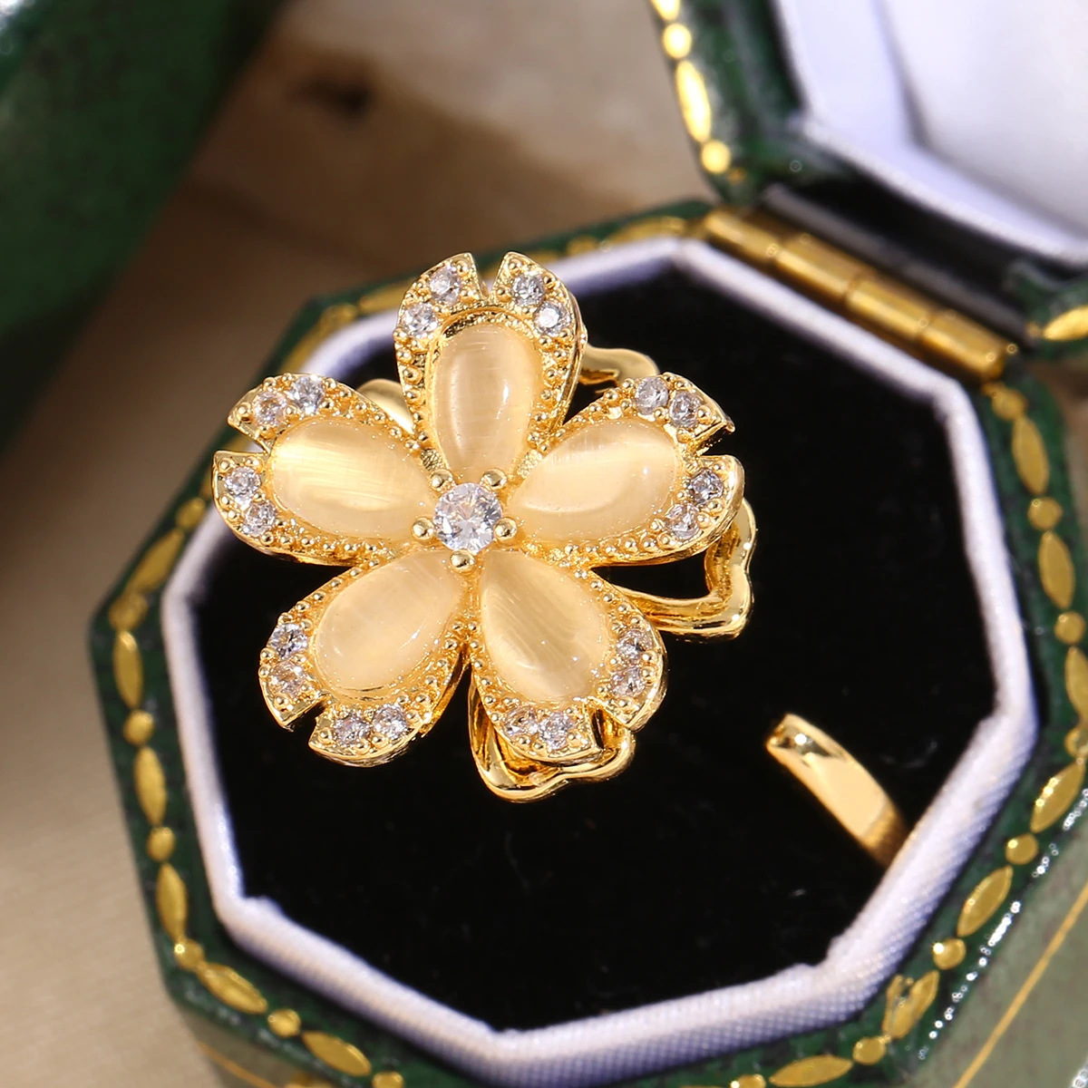 Bague avec marguerite dorée