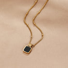 Collier avec pendentif Lucia en noir