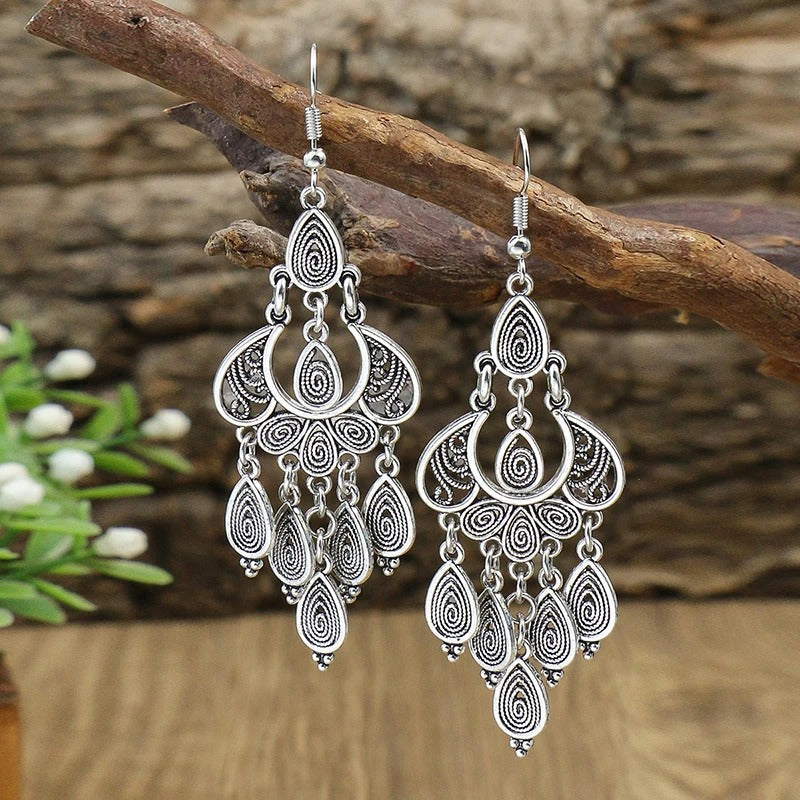 Boucles d'oreilles anciennes en argent avec pendentif