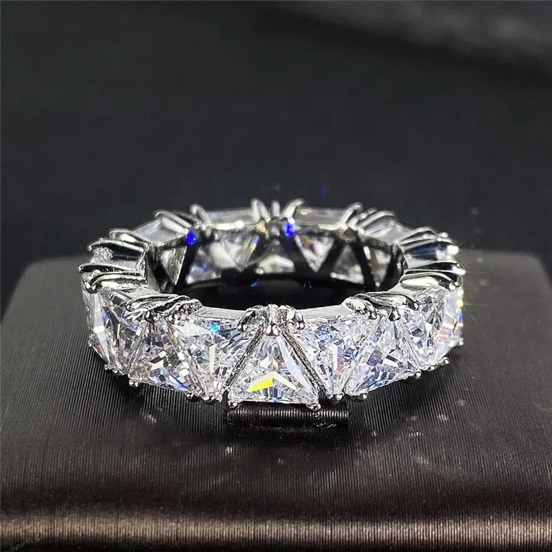 Bague Vintage Triangulaire en Argent avec Pierres Eternity