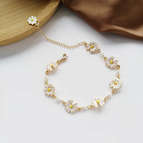 Bracelet vintage avec perles, or et fleurs blanches