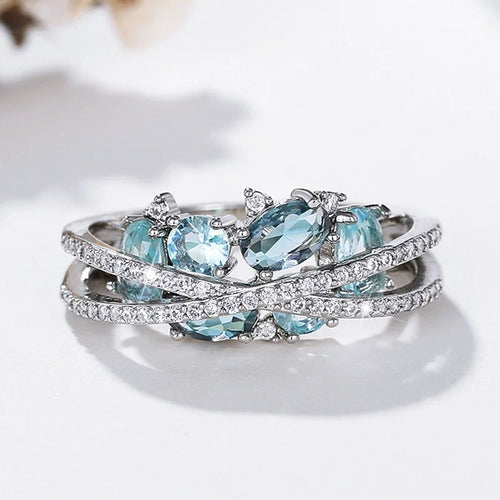 Bague avec croix en argent et pierre précieuse bleue