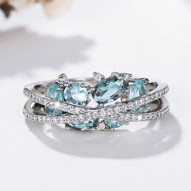 Bague avec croix en argent et pierre précieuse bleue