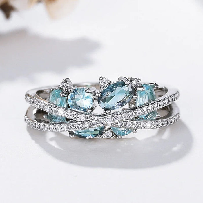 Bague avec croix en argent et pierre précieuse bleue