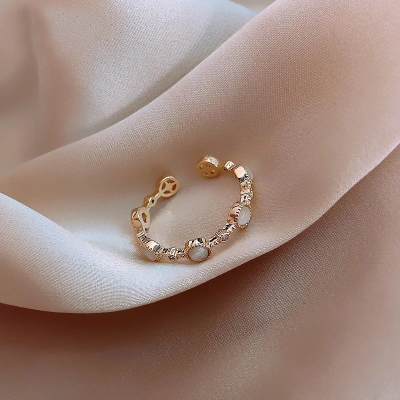 Bague classique ronde ajustable en or et cristal