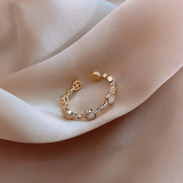 Bague classique ronde ajustable en or et cristal