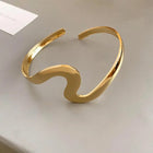 Bracelet classique ouvert avec onde dorée
