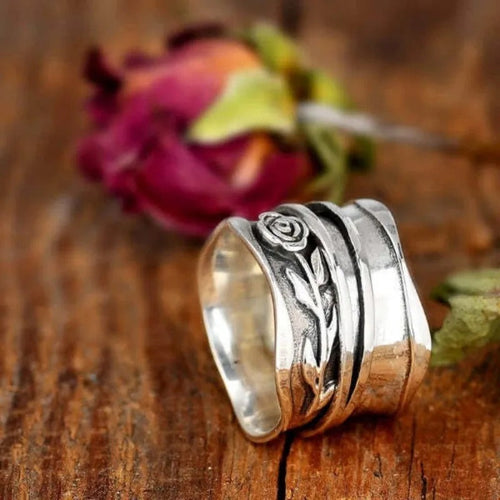 Bague avec gravure florale en argent