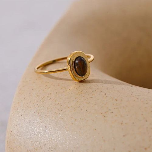 Bague vintage en or avec pierre précieuse marron