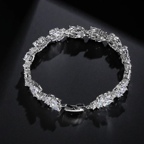 Bracelet vintage avec chaîne argentée brillante