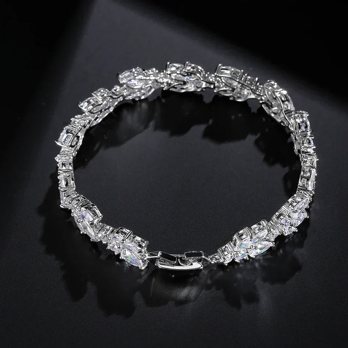 Bracelet vintage avec chaîne argentée brillante