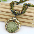 Collier vintage avec pendentif ethnique en cristal vert