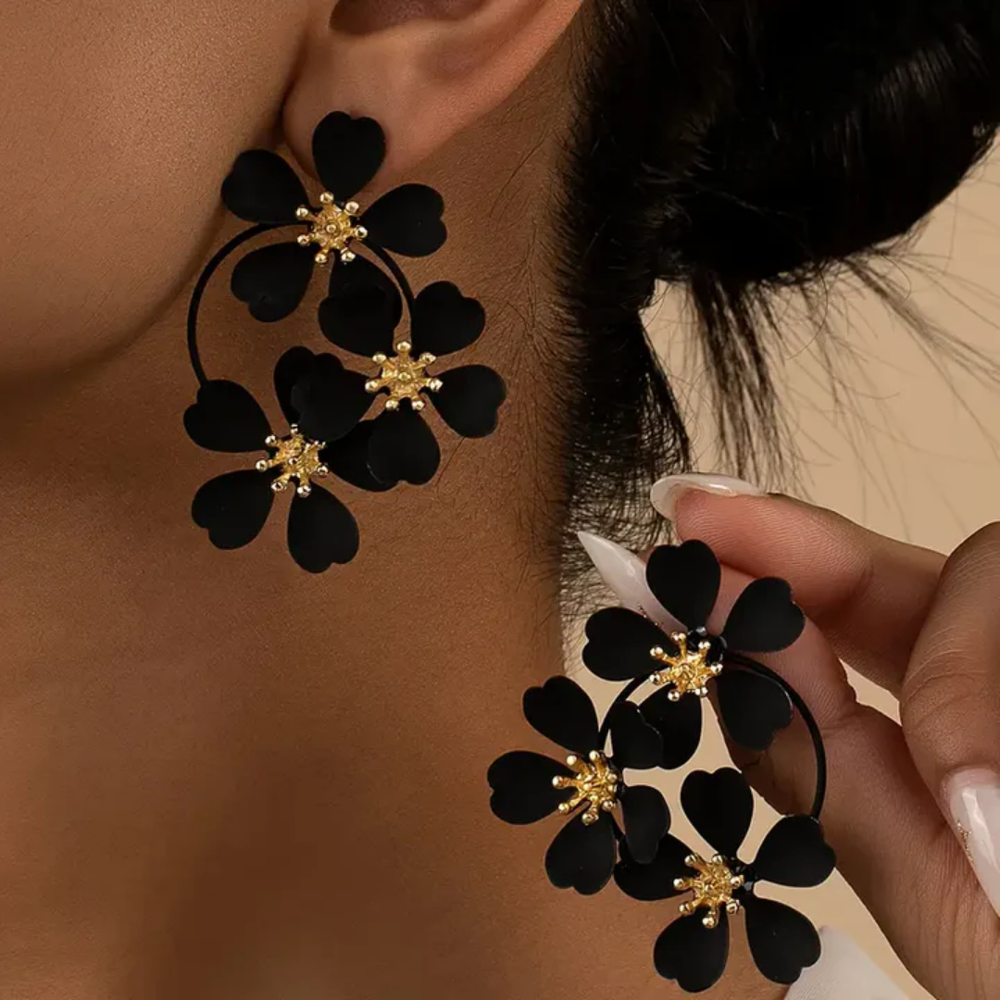 Boucles d'oreilles pendantes vintage avec des fleurs noires