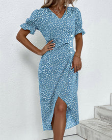 Robe à imprimé floral avec manches courtes et bouton