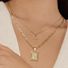 Ensemble de Colliers en Or avec Initiale et Croix