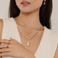 Ensemble de Colliers en Or avec Initiale et Croix