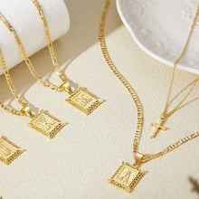 Ensemble de Colliers en Or avec Initiale et Croix