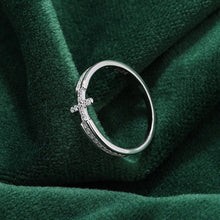 BAGUE ÉLÉGANTE AVEC CRUCIFIXE ET PIERRES DE ZIRCONIUM