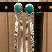 Boucles d'oreilles à la mode avec opale incrustée