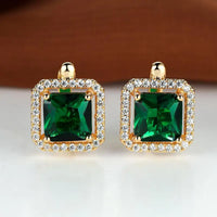 Boucles d'oreilles dorées avec zircon vert carré