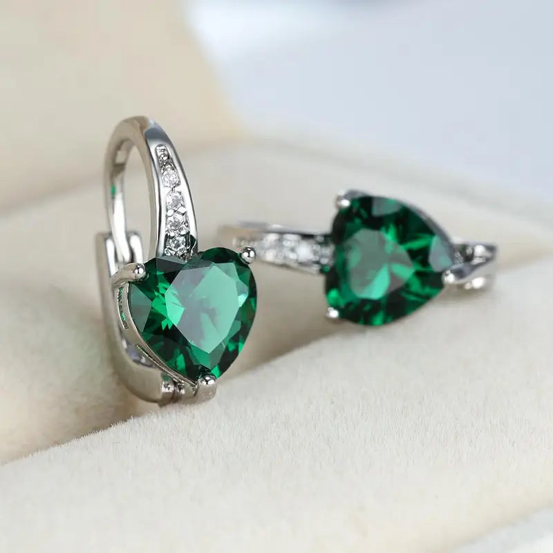 Boucles d'oreilles avec pierre en forme de cœur en émeraude
