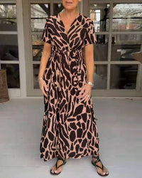 Robe à manches courtes avec col en V