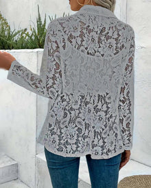 Manteau élégant à revers en dentelle florale de couleur unie